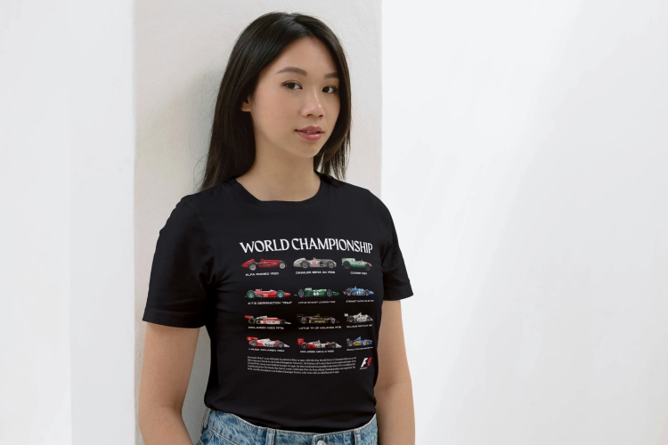 Czarna koszulka damska World Championship z historią bolidów wyścigowych F1