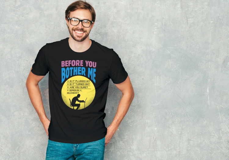 Czarna koszulka męska IT Before You Bother Me dla informatyka i helpdesku