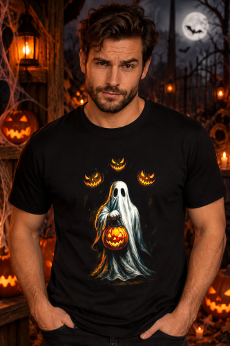 Koszulka na Halloween z duchem trzymającym dynię i mrocznymi dyniami w tle