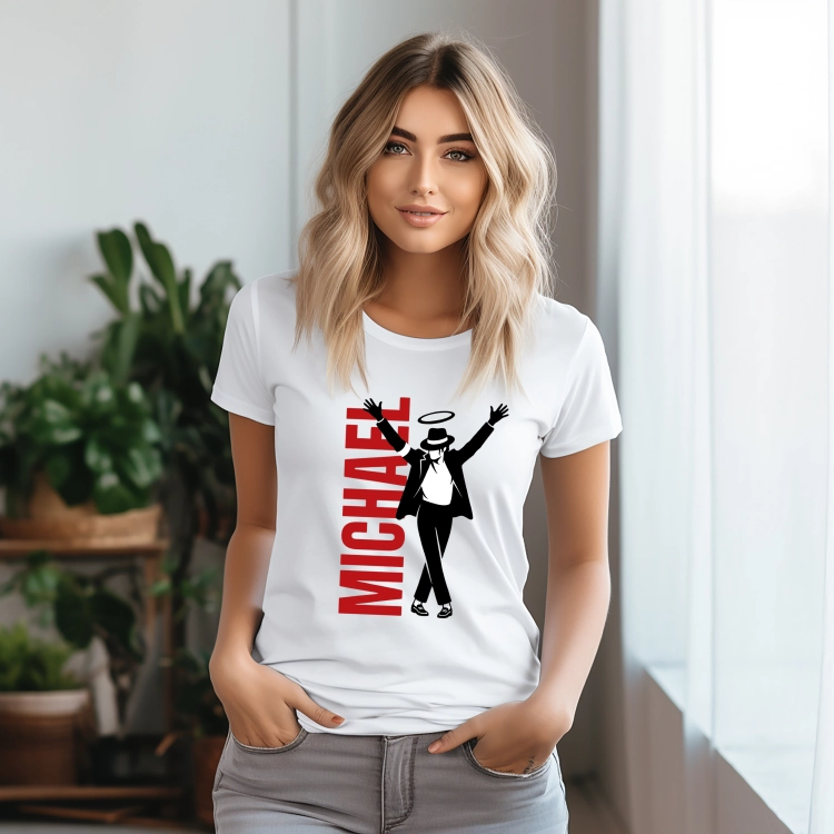 Grafika Michael Jackson na koszulkę – sylwetka Króla Popu w czarnym kapeluszu i charakterystycznej pozie tanecznej, czerwony napis MICHAEL