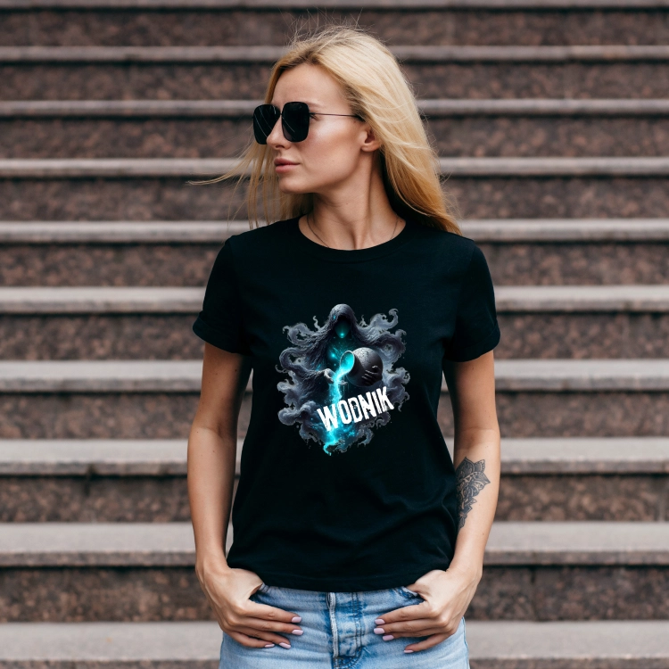Koszulka damska Wodnik znak zodiaku Dark Fantasy czarna z magiczną postacią i turkusową wodą