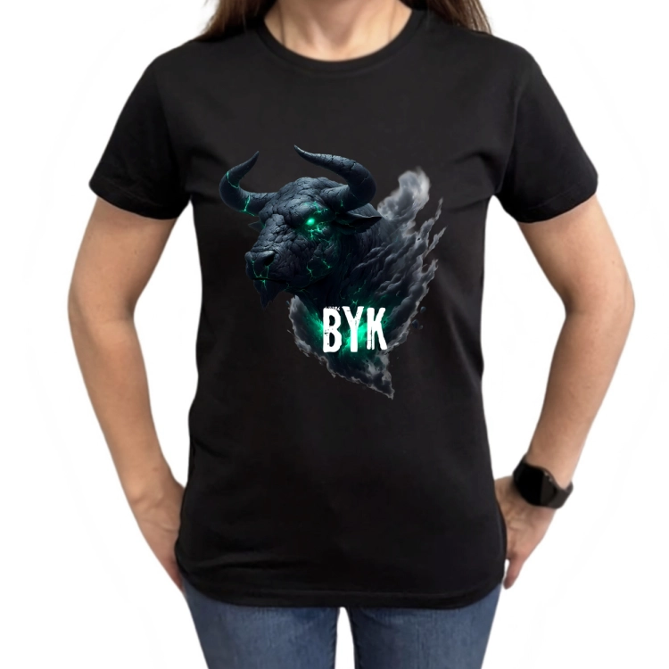 Koszulka damska Byk znak zodiaku Dark Fantasy czarna z kamiennym bykiem zielonymi oczami i dymem