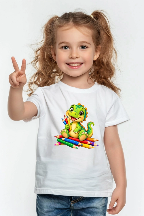 Koszulka dziecięca na Dzień Kredki – zielony uśmiechnięty dinozaur z kolorowymi kredkami